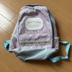 女の子　リュックのサムネイル