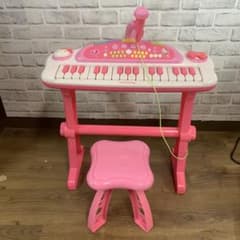B-5 [Excellent Condition] Hello Kitty Keyboard with Chair and Microphone, Children's Piano