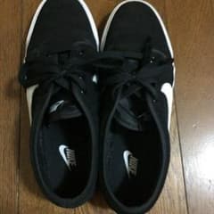 ナイキ NIKEスニーカー 黒 美品 28cmのサムネイル