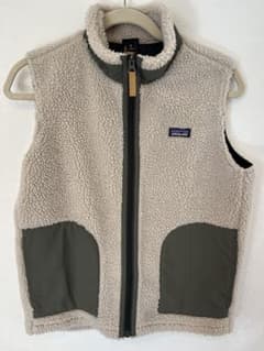 patagonia フリースベスト XL クリーム色/オリーブ - メルカリ