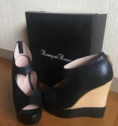 ハニーミーハニー ハートくり抜きパンプスのサムネイル