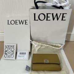 maruko様専用　LOEWE オリーブグリーン 三つ折り財布のサムネイル
