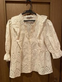 ZARA  エンブロイダリー　刺繍ブラウスのサムネイル