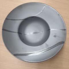 ヤ*ニ様 銀袖　モダン 陶器 スープ皿 ダークグレー 直径約24cmのサムネイル