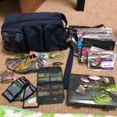 最終値下げ！バス釣り 引退 セット 大量！！フックとシンカー売れました。のサムネイル