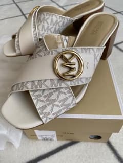 MICHAEL KORS ヒールサンダル　人気の白！のサムネイル