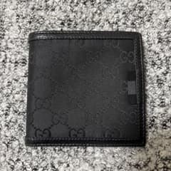早い者勝ち‼︎ GUCCI グッチ ブラック GGパターン 二つ折り財布 - メルカリ