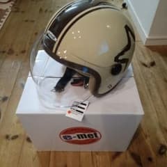 新品未使用e-met ジェットヘルメット クリーム色　子供用バイクヘルメットのサムネイル