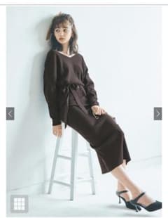 リボンベルト付VネックトップスXタイトスカートニットセットアップのサムネイル