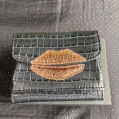 三つ折り財布のサムネイル