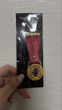 新品未使用　美女と野獣ガイドツアー　記念品チャーム非売品　ベル　Disneyのサムネイル