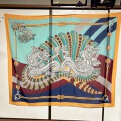 HERMES シルクスカーフ 多色使いのサムネイル