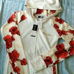 舞ちゅるん様専用♥薔薇柄パーカーのサムネイル