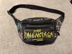 デ*ン様 BALENCIAGA ボディバッグ グラフィティ風 - メルカリ