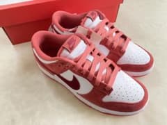 Nike Dunk Low ウィメンズ バースデー限定スニーカーのサムネイル