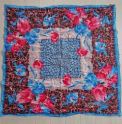良品 シルクスカーフ 大判 金駝 絹100％ 花柄 水色 青 ピンク レディースのサムネイル