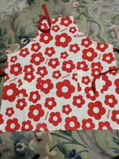 赤い花柄エプロン - メルカリ