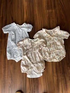 花柄　ロンパース　3枚セットのサムネイル