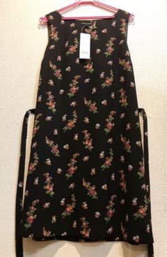 ローラアシュレイのワンピース【タグ付き】のサムネイル
