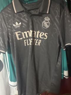 adidas Real Madrid 24-25シーズ3rdユニフォーム。のサムネイル