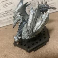 モンスターハンター フィギュア リオレウス希少種のサムネイル
