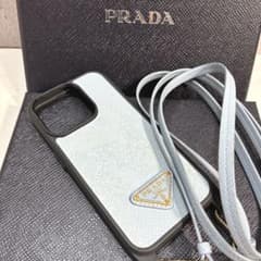PRADA iPhone15Proケース ストラップ付き サフィアーノ 三角ロゴ PRADA iPhone15Proケース ストラップ付き サフィアーノ 三角ロゴ