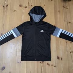 adidas 　フード付きパーカー　ジャージ　150cmサイズのサムネイル