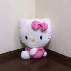 キティちゃんのぬいぐるみのサムネイル