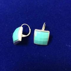 未使用☆激安‼︎♡ターコイズ色ピアス♡のサムネイル