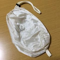 ユニクロ ダウン 収納袋のサムネイル