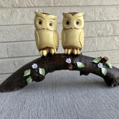 木彫りフクロウの置物 花咲く枝に2羽 手彫り 天然木 縁起物 ハンドメイド 木彫りフクロウの置物 花咲く枝に2羽 手彫り 天然木 縁起物