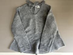 BEAMS HEART グレー Vネックニットのサムネイル