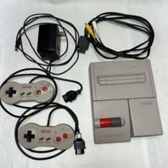 任天堂 ニューファミコン 本体 コントローラー2個付きのサムネイル
