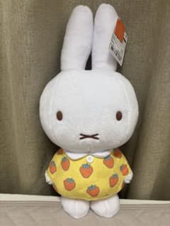 ミッフィー ぬいぐるみ 特大サイズ　きいろいちご柄　タグ付