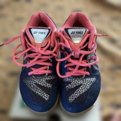YONEX バドミントンシューズ ネイビー/ピンク 23、5センチ - メルカリ