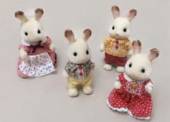 シルバニアファミリー うさぎ 人形4体 小物 まとめ売りのサムネイル
