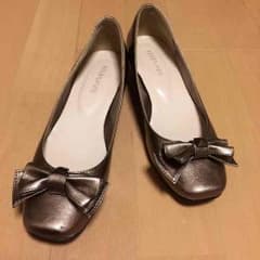 美品♡ELLE ゴールドのパンプス   23.0〜23.5のサムネイル