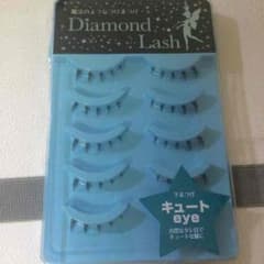 Diamond lash lower lashes for a cute look.