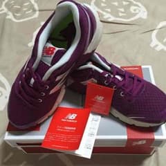 【ようちゃん様専用】新品！ new balance ランニングシューズのサムネイル