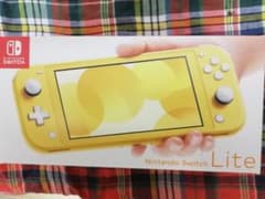 ニンテンドースイッチライト　イエローのサムネイル