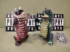 ソフビ dbthtoys 涅槃怪獣ニルヴァ 蓄光＆夜刀神 izumonster - メルカリ