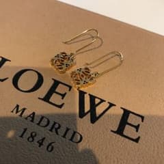 ロエベ LOEWE ピアス シンプル ゴールドのサムネイル
