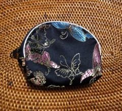 香港 レトロ雑貨 刺繍ポーチ 花と蝶 ブラック　9.5cm