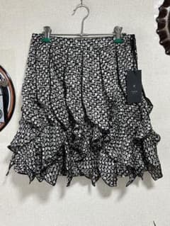 [新品]GARÇON deux フレアスカート ミニ丈 総柄のサムネイル