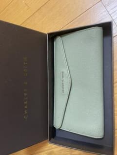 CHARLES&KEITHのサムネイル