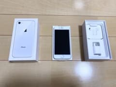 Tom様専用　iPhone 8 64GB シルバー au版 未使用品のサムネイル
