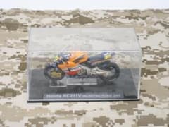 ホンダ　RC211V VALENTINO ROSSI 2002のサムネイル