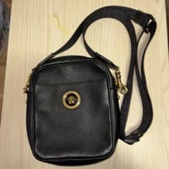 VERSACE ヴェルサーチ レザー ショルダーバッグ ブラック 正規品のサムネイル