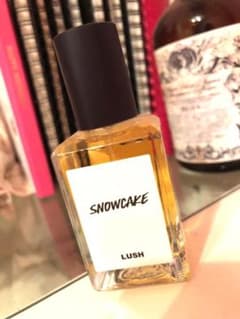 LUSH スノーケーキ　香水　show cakeのサムネイル