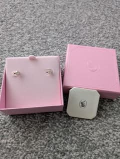 ✧*༚様 SWAROVSKI ラウンドカットクリスタルピアスのサムネイル